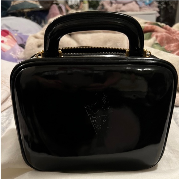 CHANEL Vintage
PATENT LEATHER SATCHEL - Picture 3 of 12